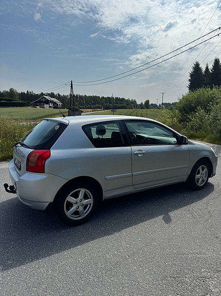 Toyota Corolla 4 of 5