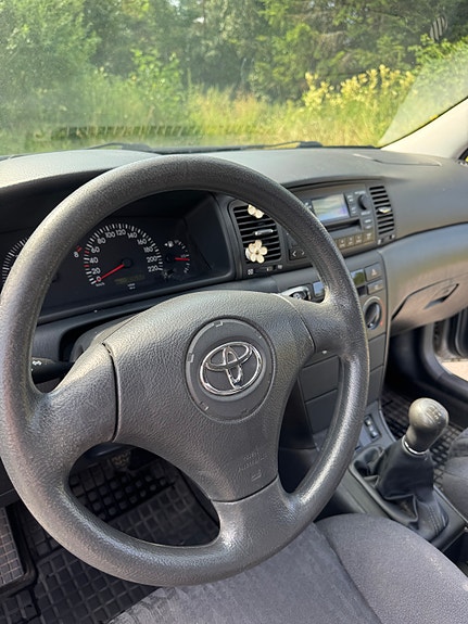 Toyota Corolla 13 of 22