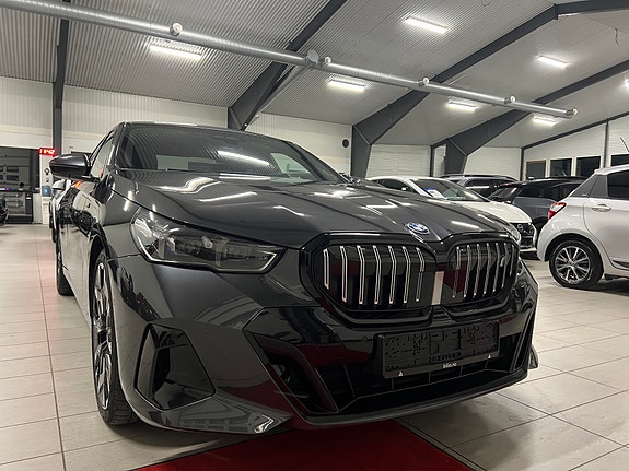 BMW i5 7 of 30