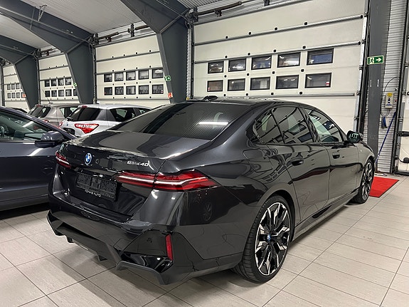BMW i5 5 of 5