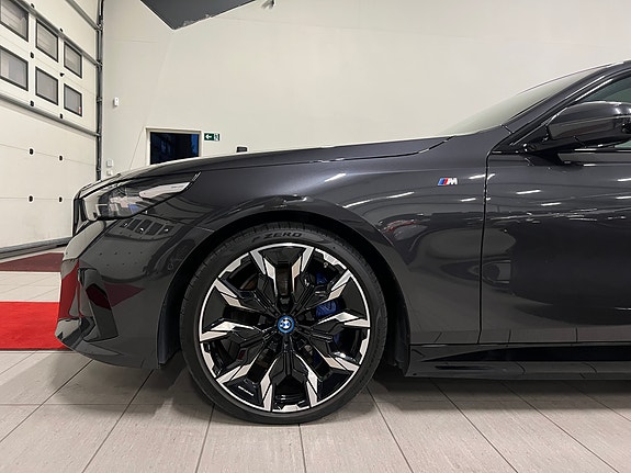 BMW i5 9 of 30