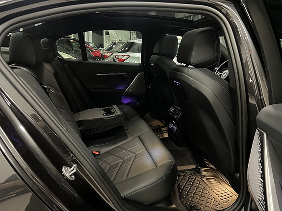 BMW i5 23 of 30