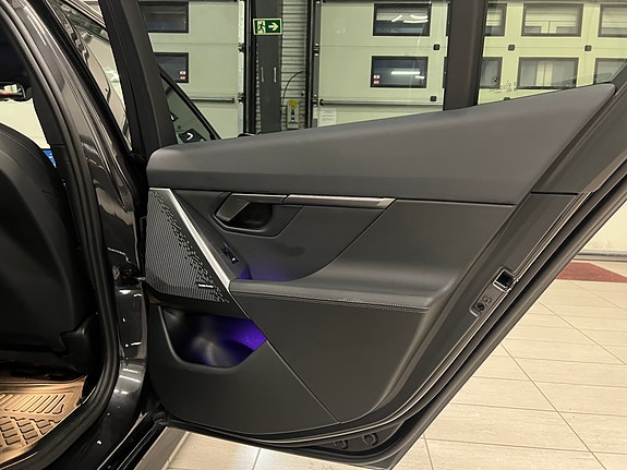 BMW i5 24 of 30