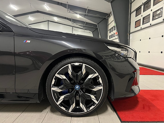 BMW i5 8 of 30