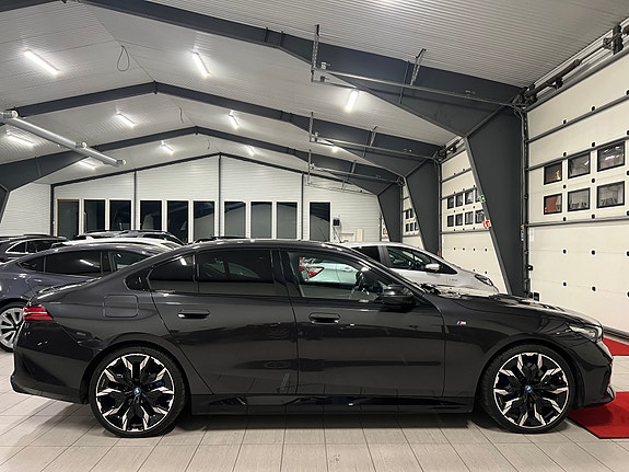 BMW i5 6 of 30