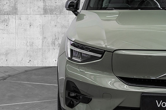Volvo XC40 4 of 5