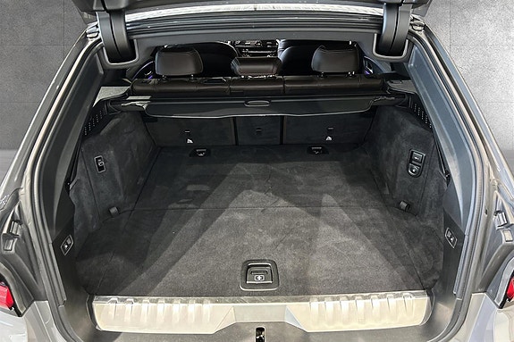 BMW 530e 13 of 15