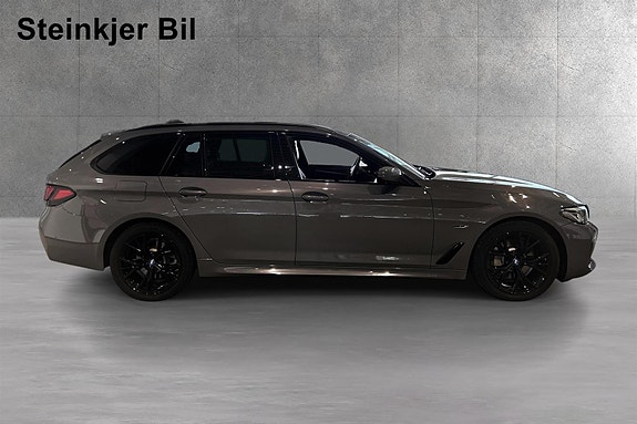 BMW 530e 4 of 5