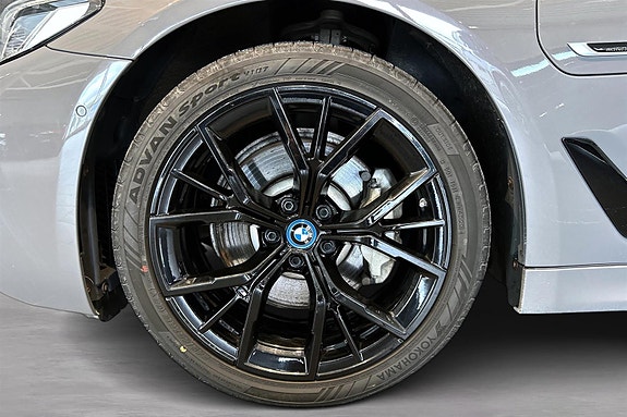 BMW 530e 12 of 15