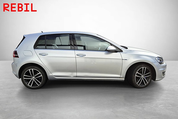 Volkswagen Golf VII 4 of 5