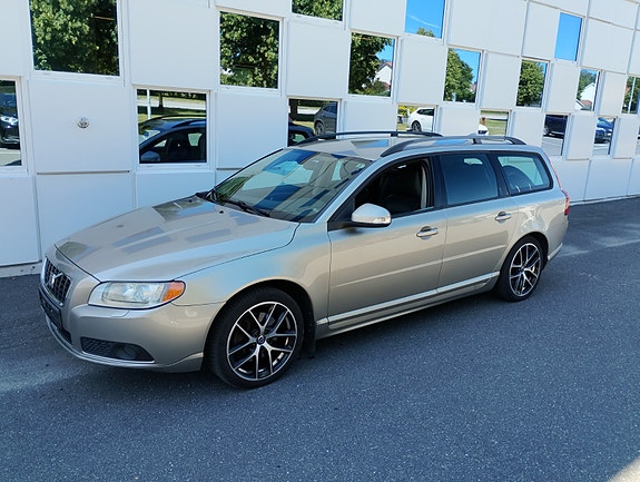 Volvo V70 4 of 5