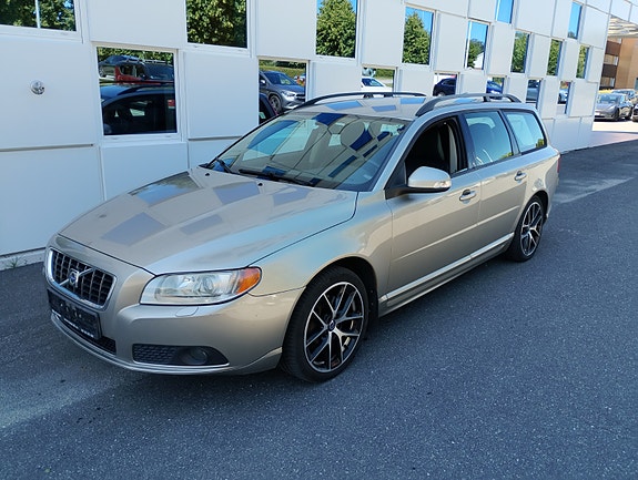 Volvo V70 3 of 5
