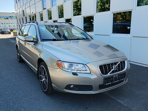 Volvo V70 2 of 5