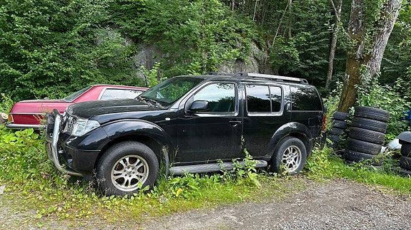 Nissan Pathfinder 4 of 4
