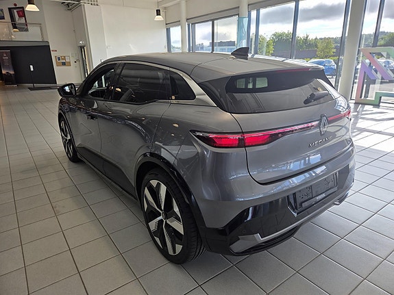 Renault Megane E-Tech 3 of 5