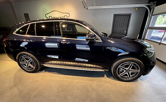 Mercedes-Benz EQC400 2 of 5