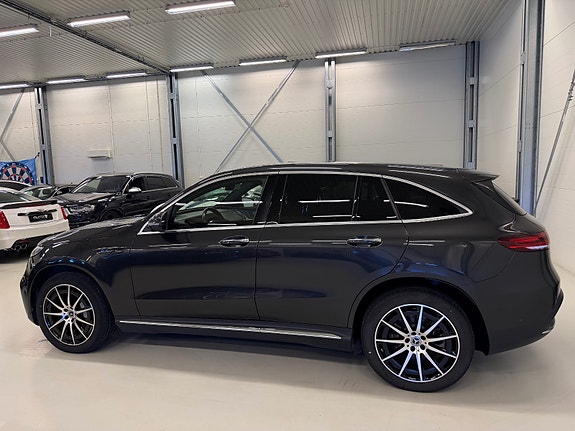 Mercedes-Benz EQC400 4 of 5