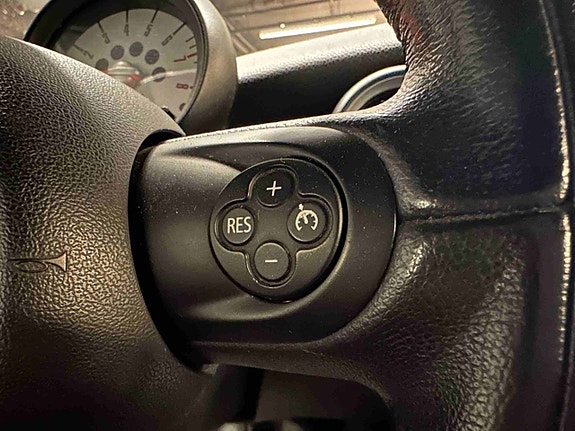 MINI Cooper 13 of 30