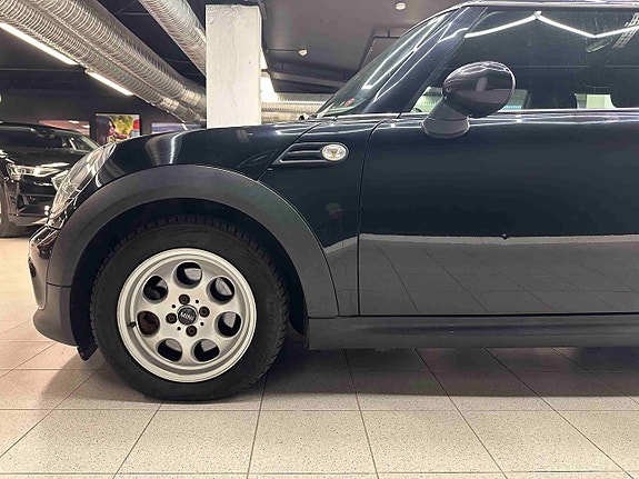 MINI Cooper 3 of 5