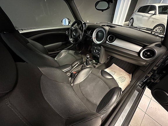 MINI Cooper 28 of 30