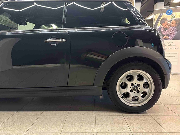 MINI Cooper 4 of 5