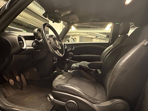 MINI Cooper 25 of 30