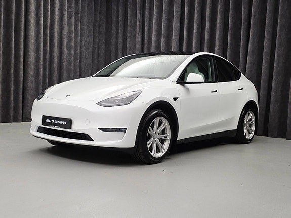 Tesla Model Y 3 of 5