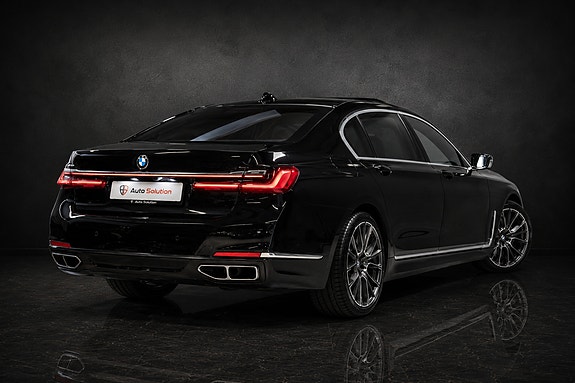 BMW 7-Serie 2 of 5