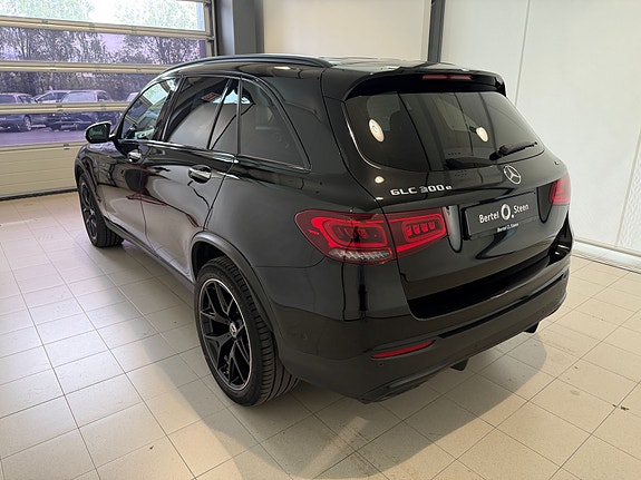 Mercedes-Benz GLC300 e 4 of 22