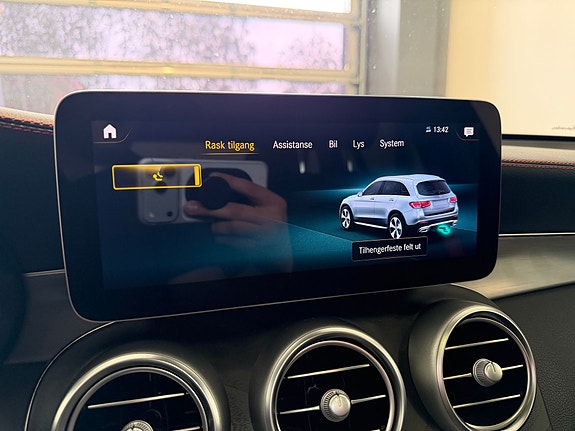 Mercedes-Benz GLC300 e 20 of 22