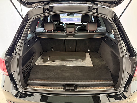 Mercedes-Benz GLC300 e 8 of 22