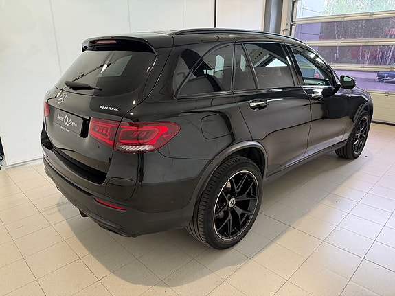 Mercedes-Benz GLC300 e 3 of 22