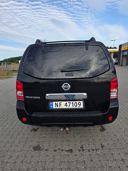 Nissan Pathfinder 5 of 5