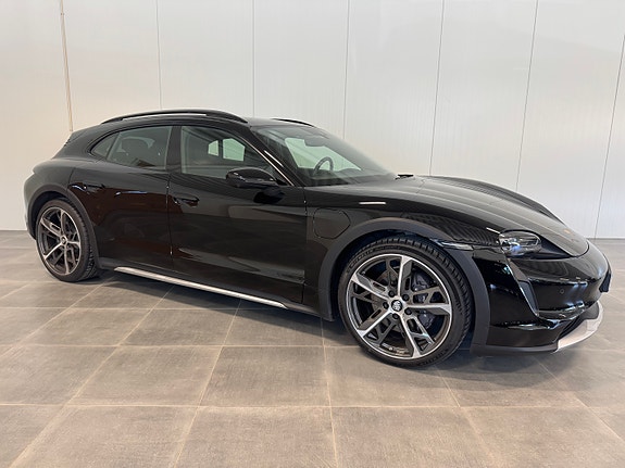 Porsche Taycan Cross Turismo 3 of 5