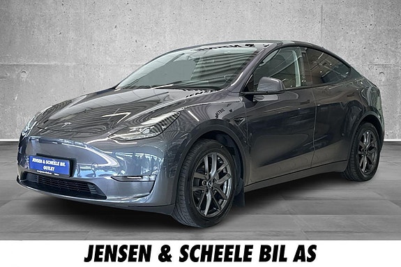 Tesla Model Y 4 of 5