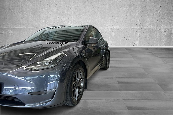 Tesla Model Y 5 of 5