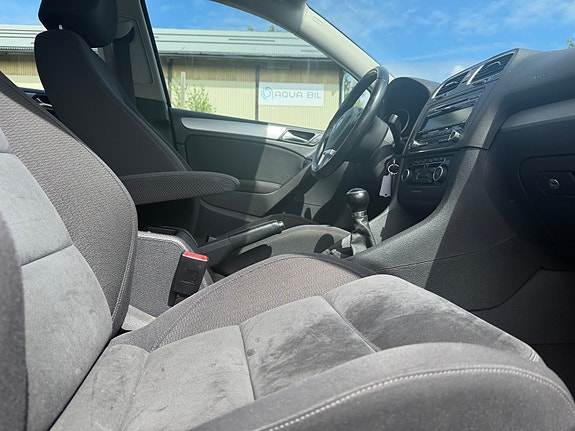 Volkswagen Golf VI 11 of 16