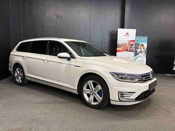 Volkswagen Passat 2 of 5