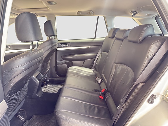 Subaru Outback 14 of 30