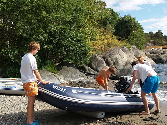 Riva 360 gummibåt med Tohatsu 9,8 hk, aluminiumsdørk, svært lite brukt 4 of 4