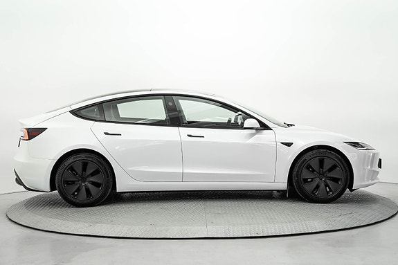 Tesla Model 3 4 of 5