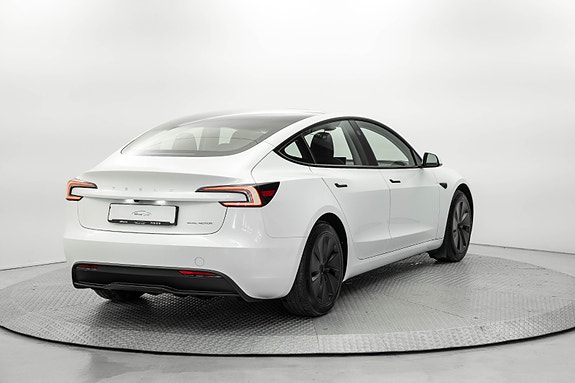 Tesla Model 3 5 of 5