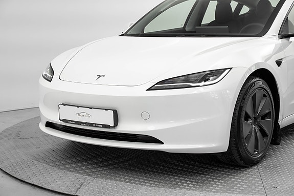 Tesla Model 3 2 of 5