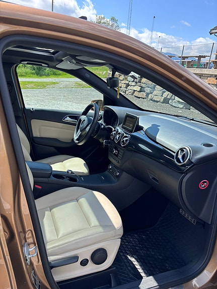Mercedes-Benz B180 5 of 5