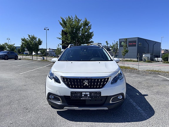 Peugeot 2008 2 of 5