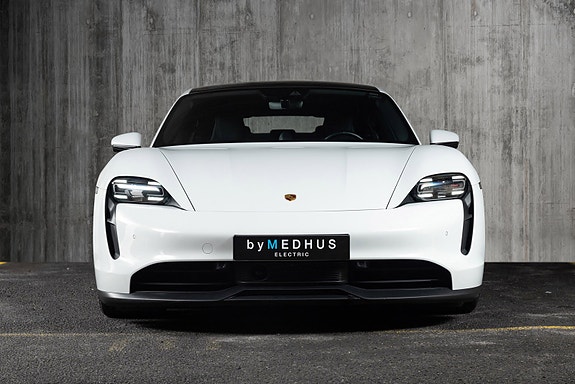 Porsche Taycan 4 of 5