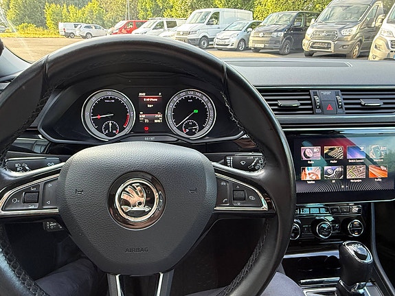 Skoda Superb 9 of 14