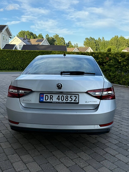 Skoda Superb 3 of 5