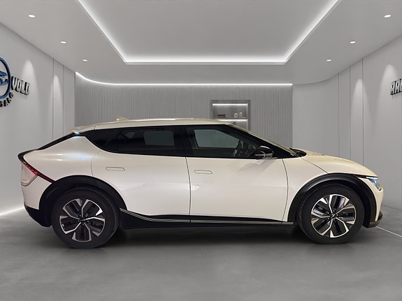 Kia EV6 2 of 5