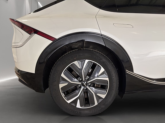 Kia EV6 3 of 5